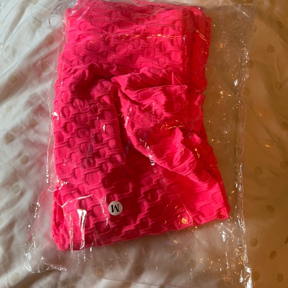 Super cute and comfortable pink Tictok Leggings